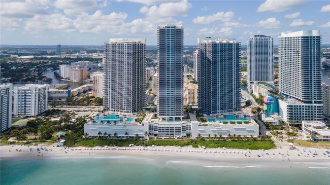 1207 - 1850 S Ocean Dr, Condo with 3 bedrooms, 3 bathrooms and null parking in Hallandale Beach FL | Image 1