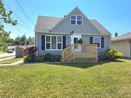 230 E 288th St, Willowick, OH, 44095-4668 | Card Image
