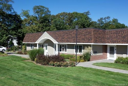11-255 E Main Street, Islip, NY, 11730 | Card Image