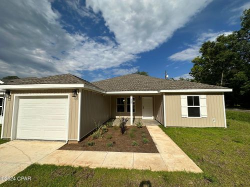 900 Tracy St, Bonifay, FL, 32425-1638 | Card Image