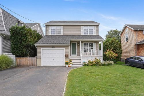 121 Howard St, Fairfield, CT, 06824-6403 | Card Image