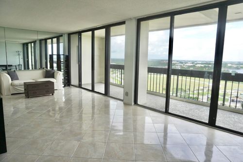 2002-2400 Presidential Way, West Palm Beach, FL, 33401-1327 | Card Image