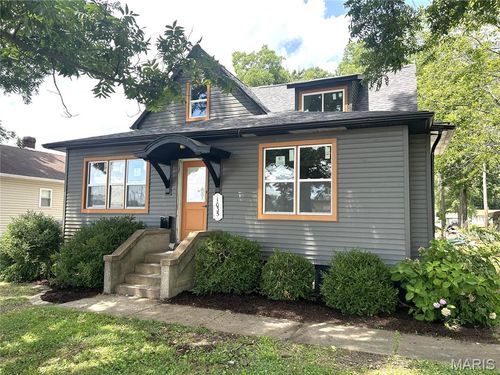 1035 W Main St, Mascoutah, IL, 62258-1066 | Card Image