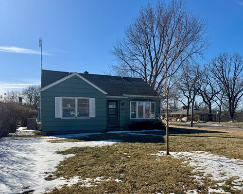 402 E Walnut St, Redwood Falls, MN, 56283-1161 | Card Image