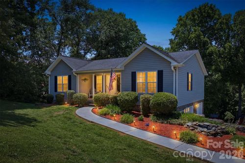 4015 Fairview Dr, Maiden, NC, 28650-9358 | Card Image