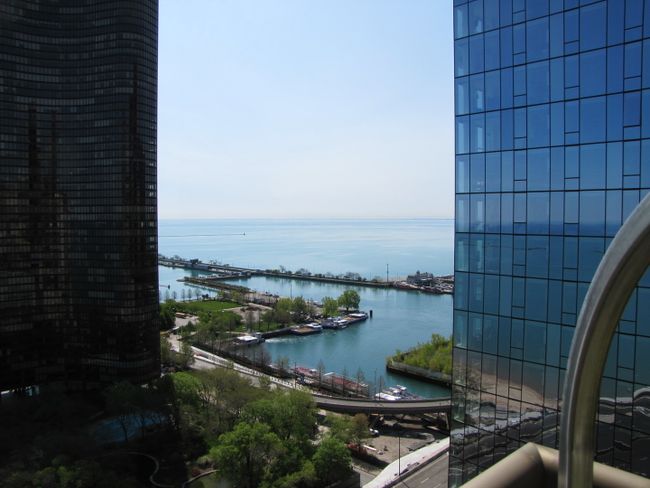 2406 - 530 N Lake Shore Drive, Condo with 1 bedrooms, 1 bathrooms and 1 parking in Chicago IL | Image 2
