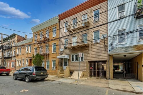 314 E Kinney St, Newark, NJ, 07105-2035 | Card Image
