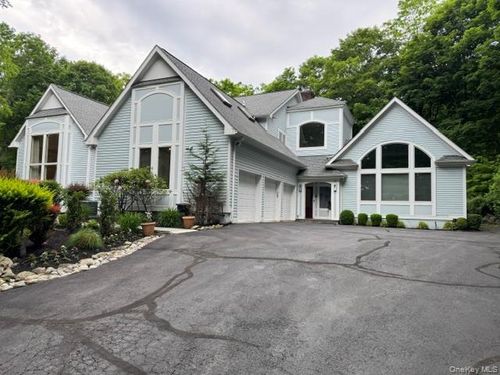19 W Gate Rd, Suffern, NY, 10901-3413 | Card Image