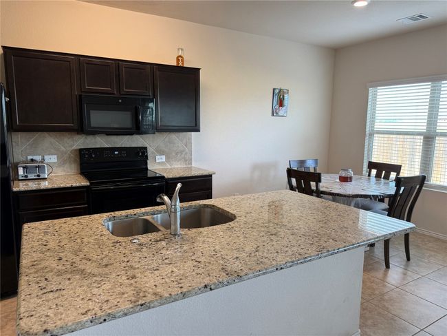 37E - 352 Circle Way, House other with 3 bedrooms, 3 bathrooms and 2 parking in Jarrell TX | Image 7
