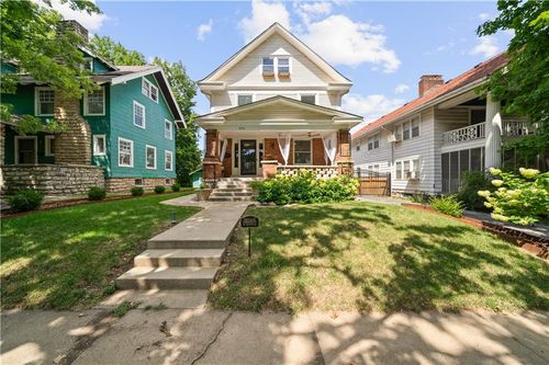 834 39th Ter, Kansas City, MO, 64111-4002 | Card Image