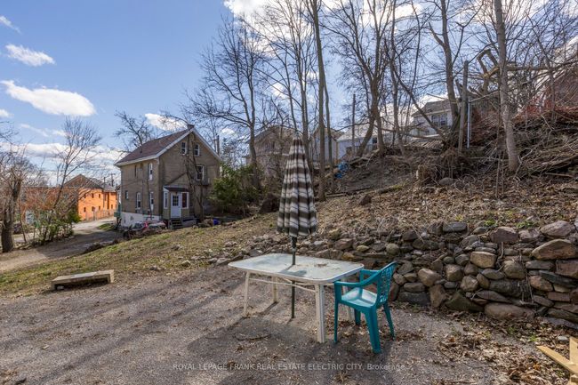 617 Aylmer St N, House other with 3 bedrooms, 2 bathrooms and 2 parking in Peterborough ON | Image 39
