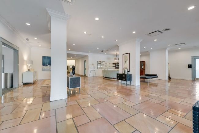 Relaxing area to meet and greet your guests. | Image 19