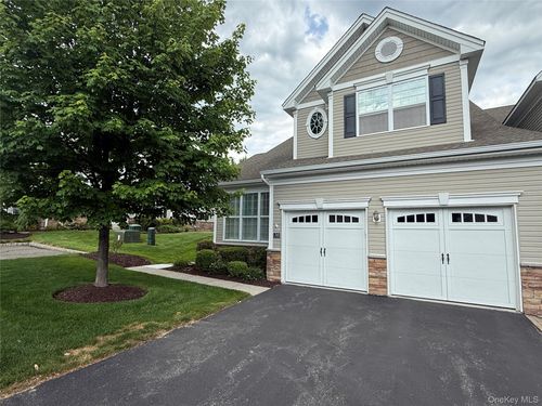 30 Pritchard Ct, Fishkill, NY, 12524-3736 | Card Image