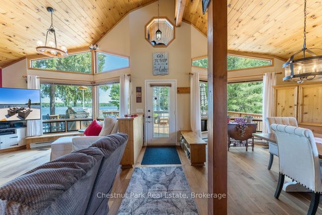 247 Wapaska Cres, House other with 5 bedrooms, 3 bathrooms and 3 parking in Gravenhurst ON | Image 5