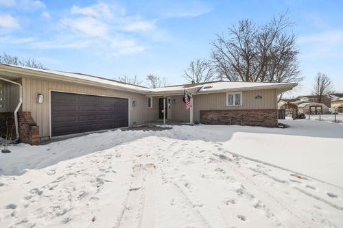 943 Pawnee Dr, Crown Point, IN, 46307 | Card Image