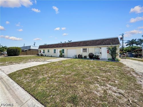 6617 Warwick Cir, Fort Myers, FL, 33919-6230 | Card Image