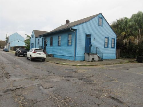 741 Bartholomew St, New Orleans, LA, 70117-5413 | Card Image