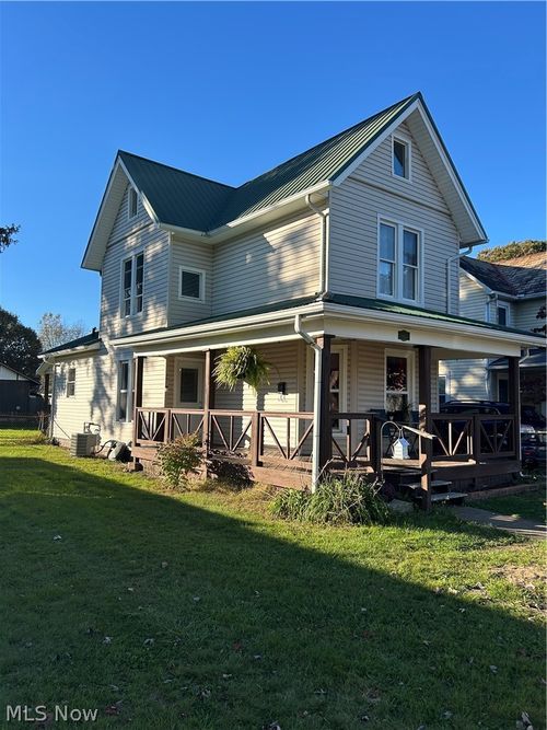 402 4th St Nw, New Philadelphia, OH, 44663-1922 | Card Image