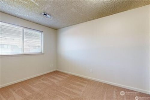 apt-101-1910 J St, Walla Walla, WA, 99362-2398 | Card Image