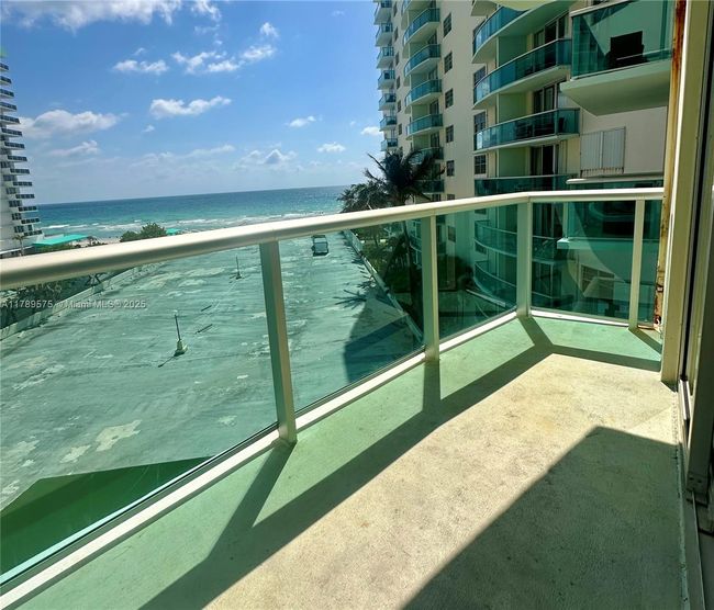 APT-5Y - 3801 S Ocean Dr, Condo with 1 bedrooms, 1 bathrooms and null parking in Hollywood FL | Image 22