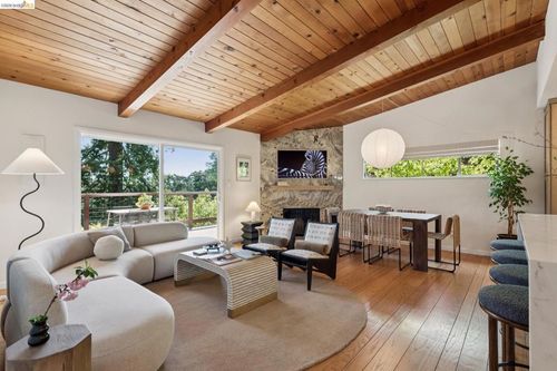 6874 Chambers Dr, Oakland, CA, 94611-1302 | Card Image