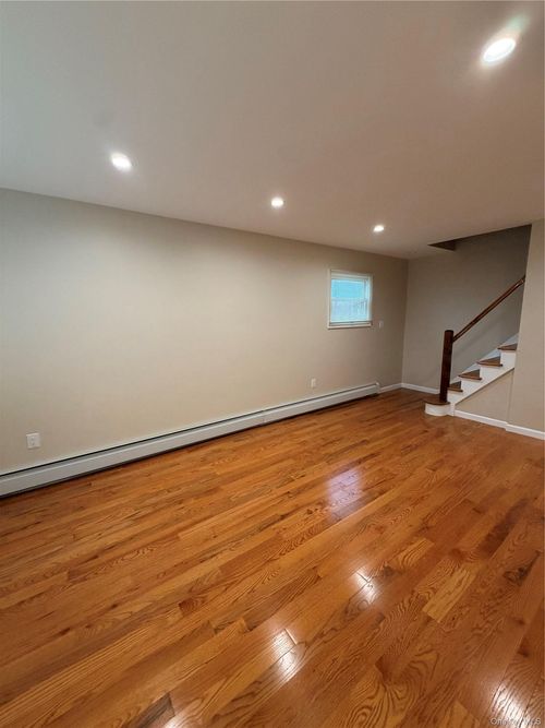 21 W Centennial Ave, Roosevelt, NY, 11575-2028 | Card Image