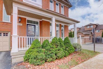 298 Harbord St, Home with 3 bedrooms, 3 bathrooms and 2 parking in Markham ON | Image 3