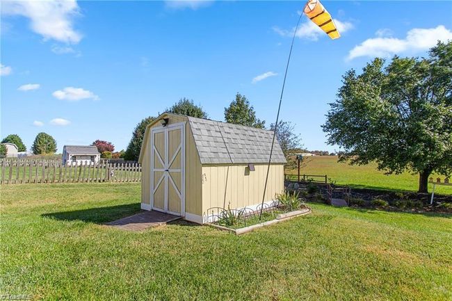 906 Leach Ave, House other with 3 bedrooms, 3 bathrooms and null parking in Thomasville NC | Image 9