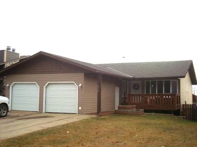 512 School Rd, House other with 6 bedrooms, 2 bathrooms and 6 parking in Trochu AB | Image 2