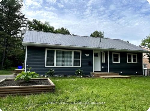 253 Maple St, Bracebridge, ON, P1L1K3 | Card Image