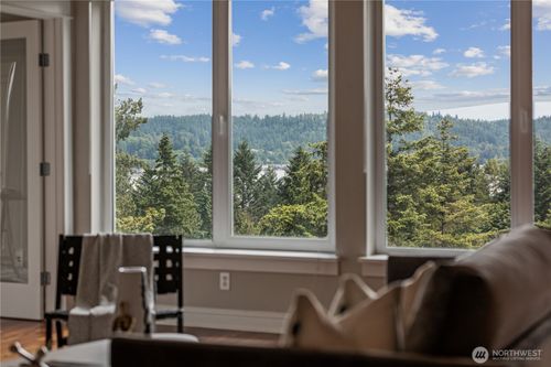 apt-208-18707 Se Newport Way, Issaquah, WA, 98027-9088 | Card Image