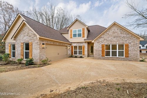 31 Scattered Oaks Dr, Byhalia, MS, 38611-7541 | Card Image