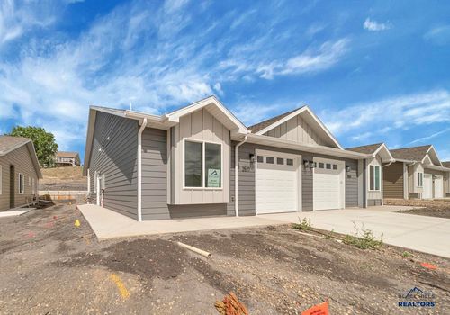 2637 Hennessy Dr, Rapid City, SD, 57701-5732 | Card Image