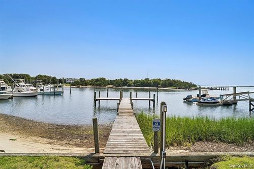 35 Gardners Ln, Hampton Bays, NY, 11946-3217 | Card Image