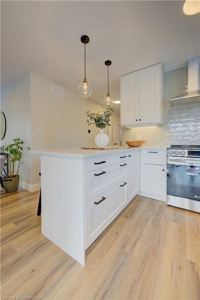 1264 King St N, House other with 5 bedrooms, 2 bathrooms and 5 parking in Saint Jacobs ON | Image 8