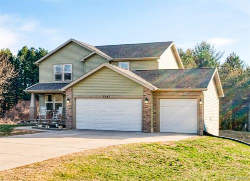 7047 Bennington Greens Dr, Owosso, MI, 48867-9123 | Card Image