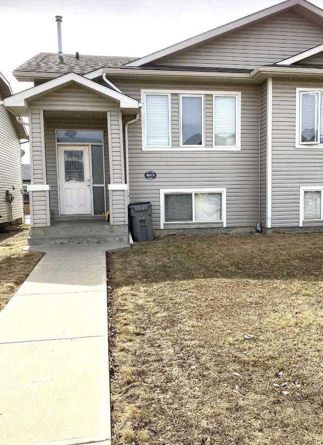 9073 131 Avenue, Home with 4 bedrooms, 2 bathrooms and 2 parking in Grande Prairie AB | Image 1