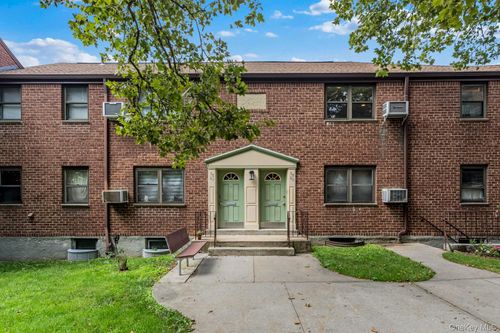 upper-unit-58 09 246th Crescent, New York, NY, 11362 | Card Image