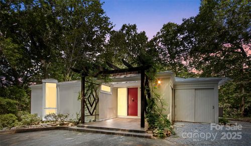 141 Wildflower Rd, Spruce Pine, NC, 28777-8847 | Card Image