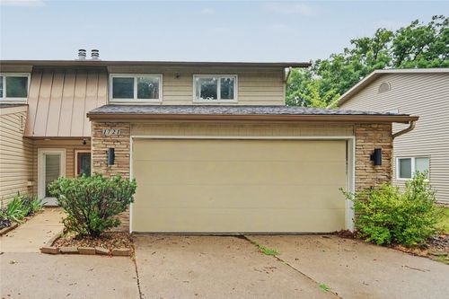 d-1721 Applewood Place Ne, Cedar Rapids, IA, 52402 | Card Image