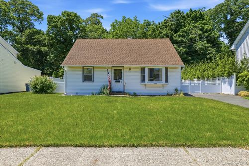 1090 South Dr, Merrick, NY, 11566-1321 | Card Image