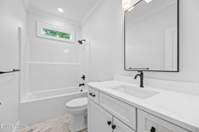 Main Level Full Bath | Image 34