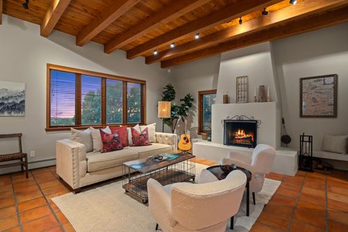 17 Camino Estrellas, Santa Fe, NM, 87508-5937 | Card Image