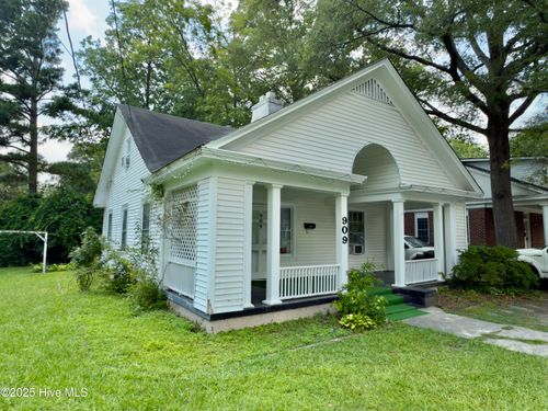 909 Lee St N, Wilson, NC, 27893-2517 | Card Image