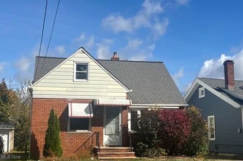 363 E 324th St, Willowick, OH, 44095-3321 | Card Image