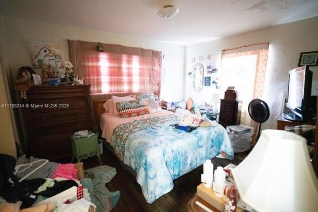 8440 Sw 27 Th Ter, House other with 3 bedrooms, 1 bathrooms and null parking in Miami FL | Image 9