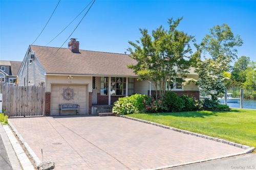 34 Cape Rd, Amityville, NY, 11701-4006 | Card Image