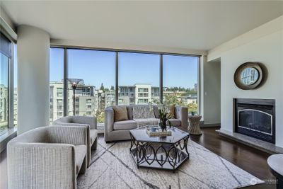 824 - 10650 Ne 9th Pl Place Ne, Condo with 2 bedrooms, 2 bathrooms and 2 parking in Bellevue WA | Image 2