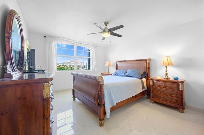 1406 - 19999 E Country Club Dr, Condo with 2 bedrooms, 2 bathrooms and null parking in Aventura FL | Image 18