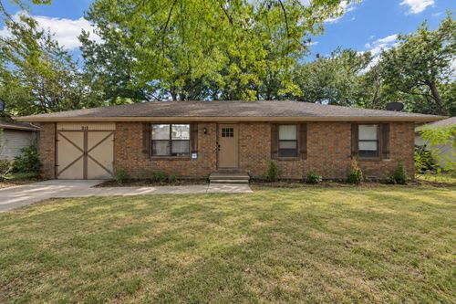 212 E Deanna Ln, Nixa, MO, 65714-9358 | Card Image